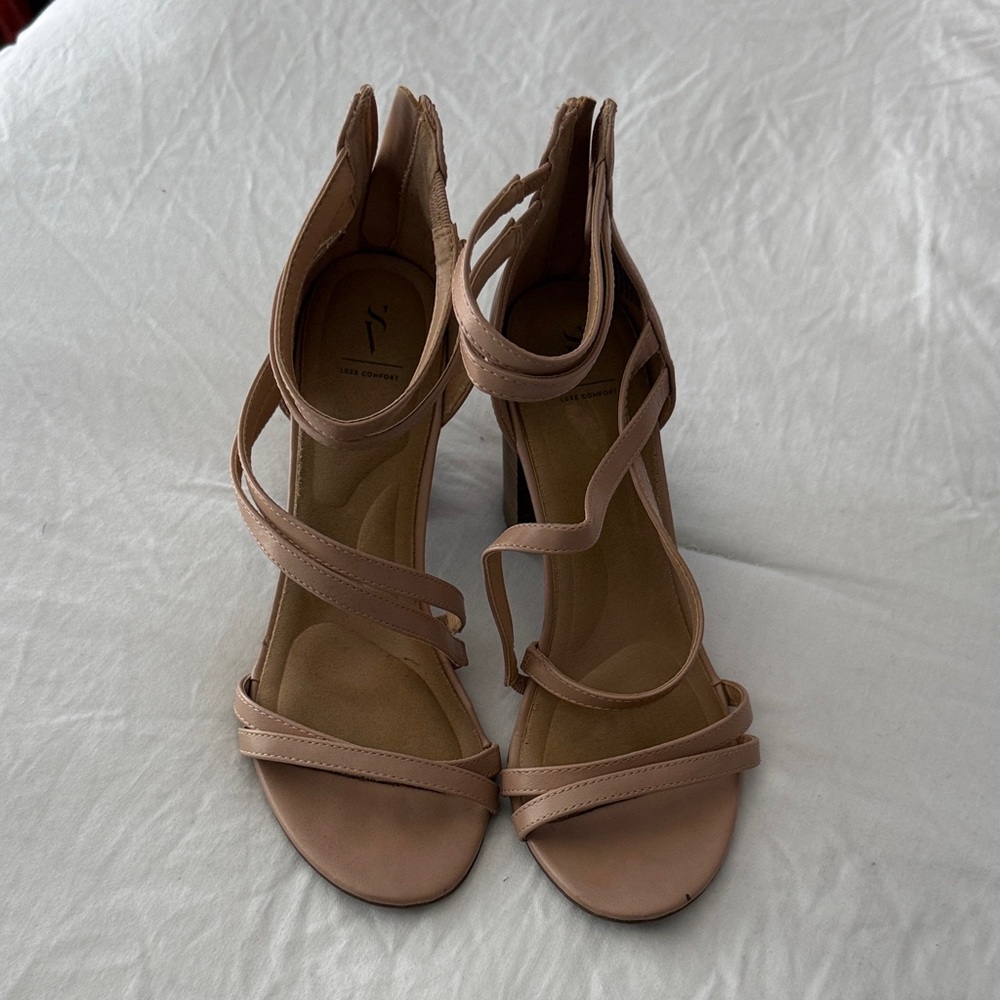 Simply Vera Vera Wang Nude Strappy Heels